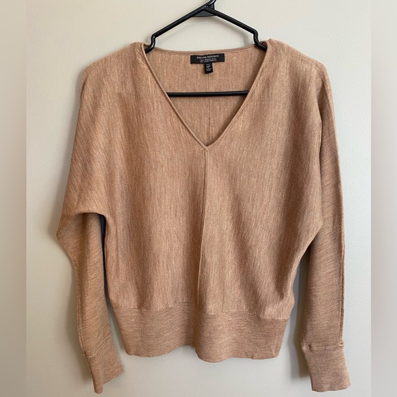 Banana Republic 100% Marino Wool Dolman Sleeves V-Neck Sweater Size Small Petite - Picture 2 of 8